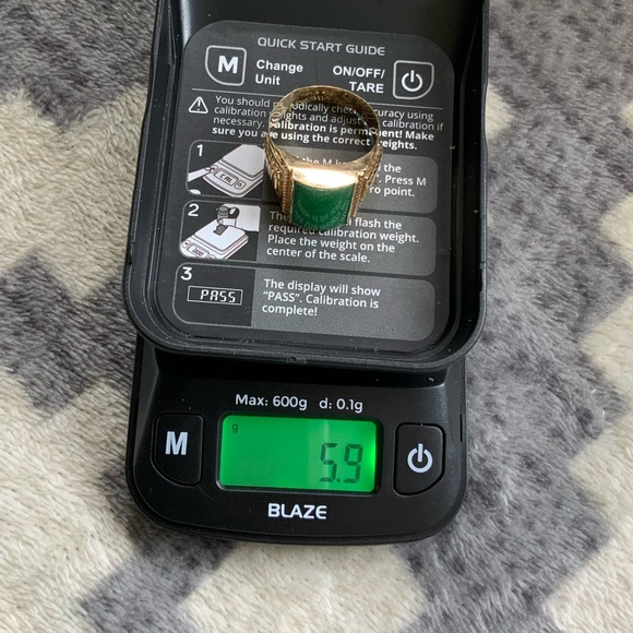 Jade 18k Ring - Picture 7 of 7